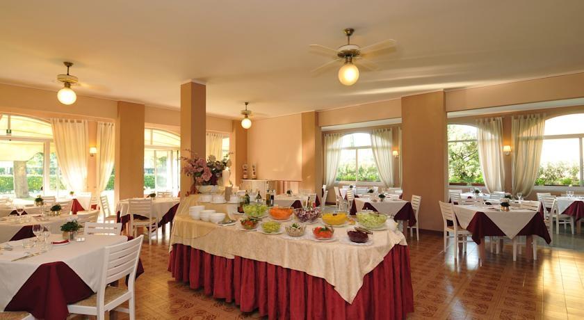 La Quiete Park Hotel Манерба-дель-Гарда Экстерьер фото