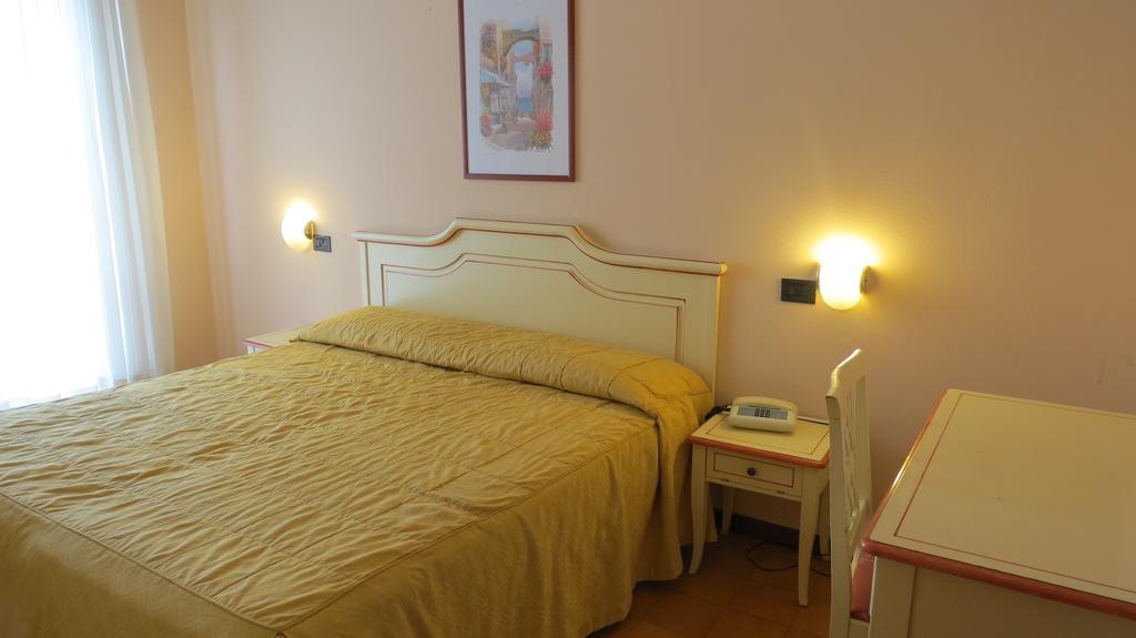 La Quiete Park Hotel Манерба-дель-Гарда Экстерьер фото