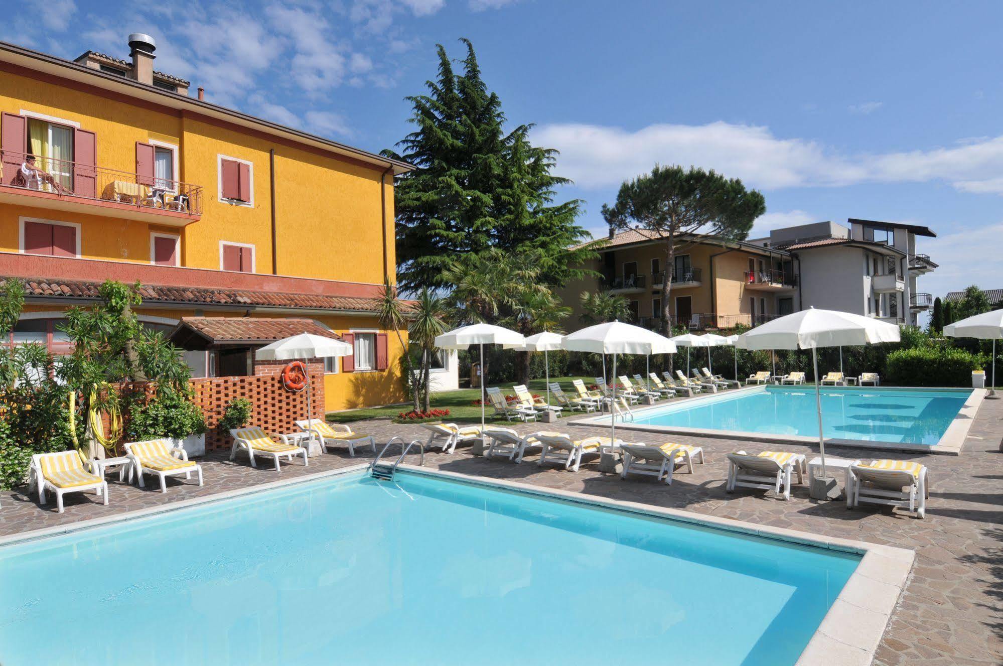 La Quiete Park Hotel Манерба-дель-Гарда Экстерьер фото