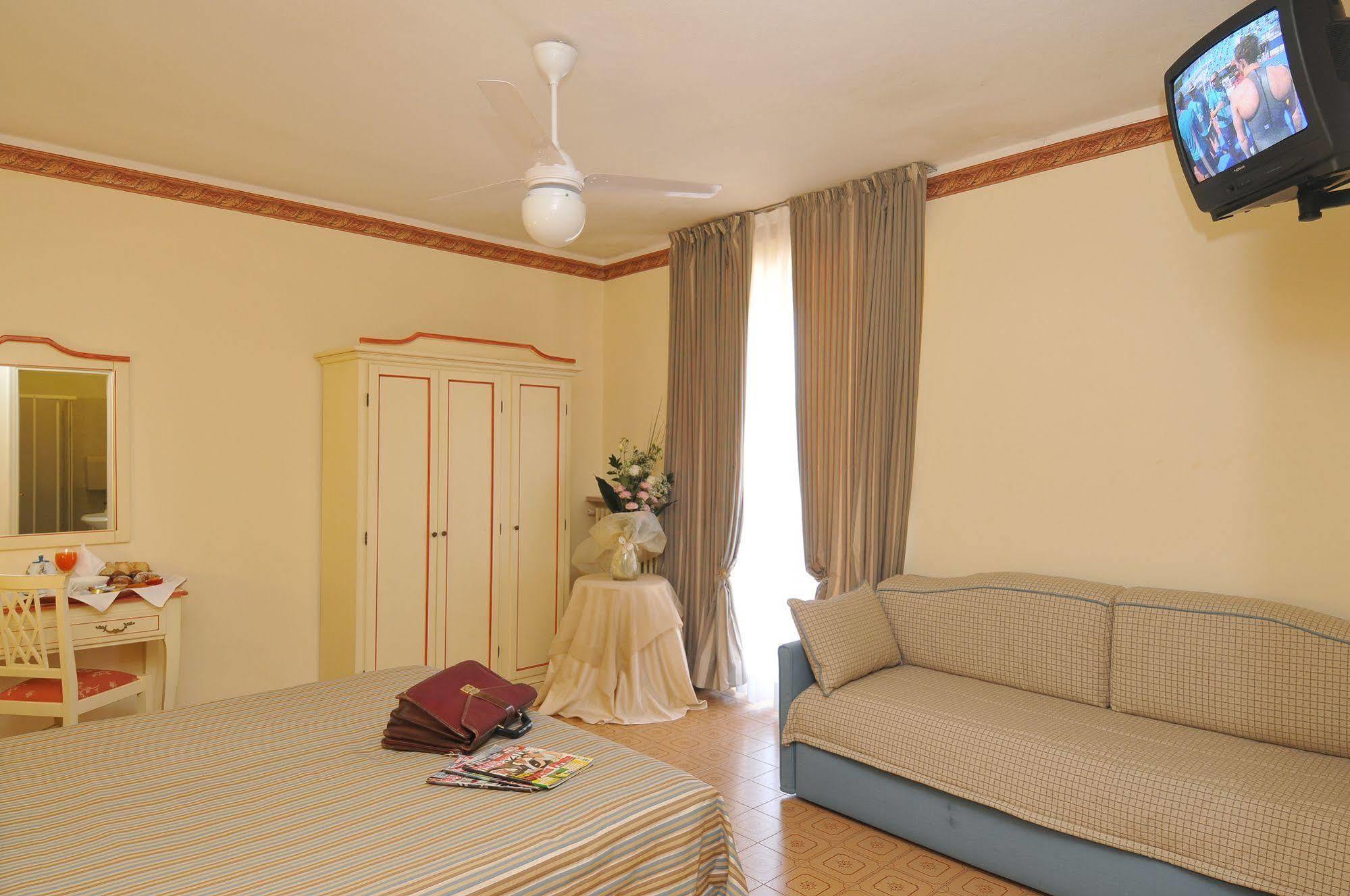 La Quiete Park Hotel Манерба-дель-Гарда Экстерьер фото