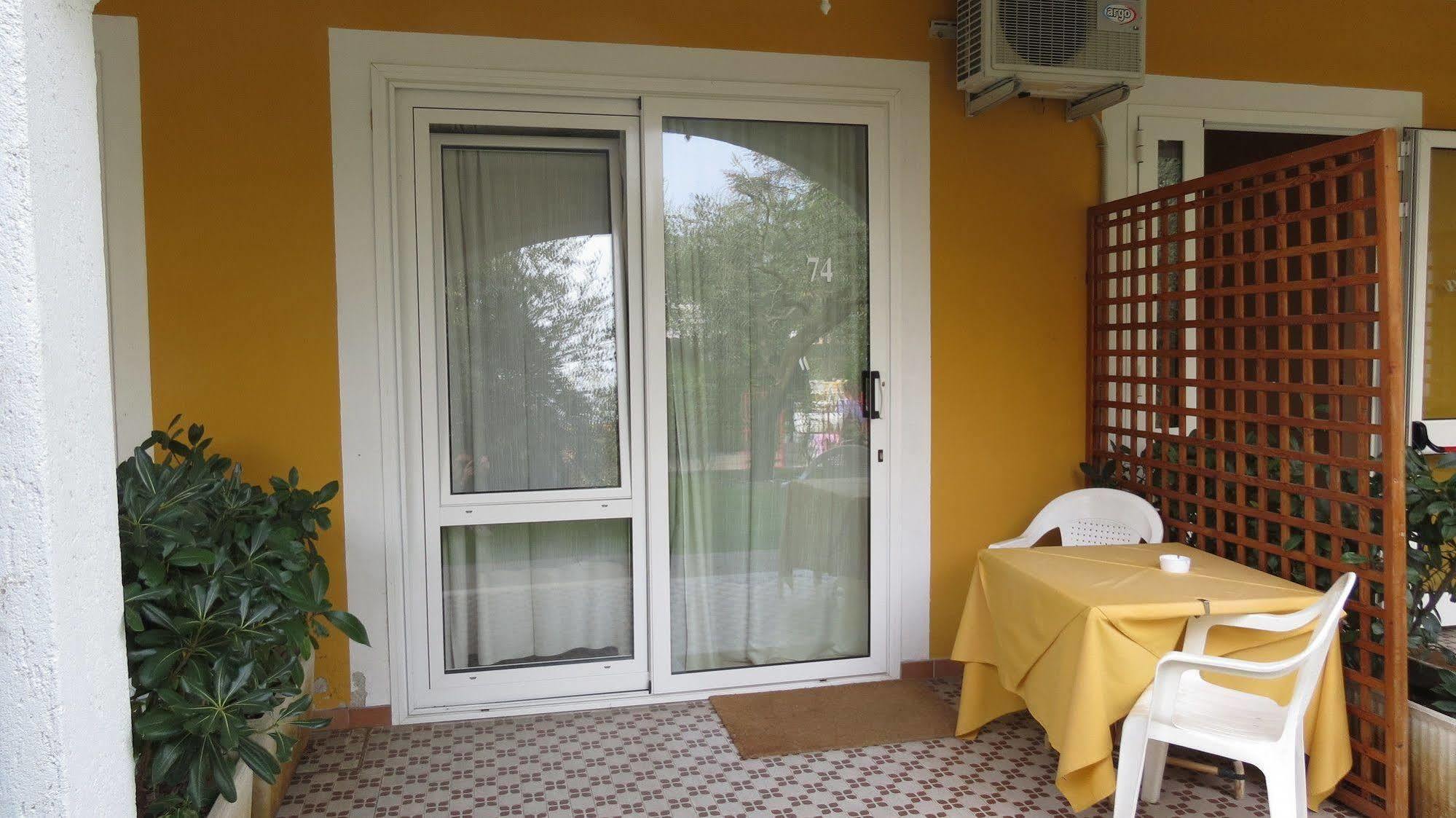 La Quiete Park Hotel Манерба-дель-Гарда Экстерьер фото