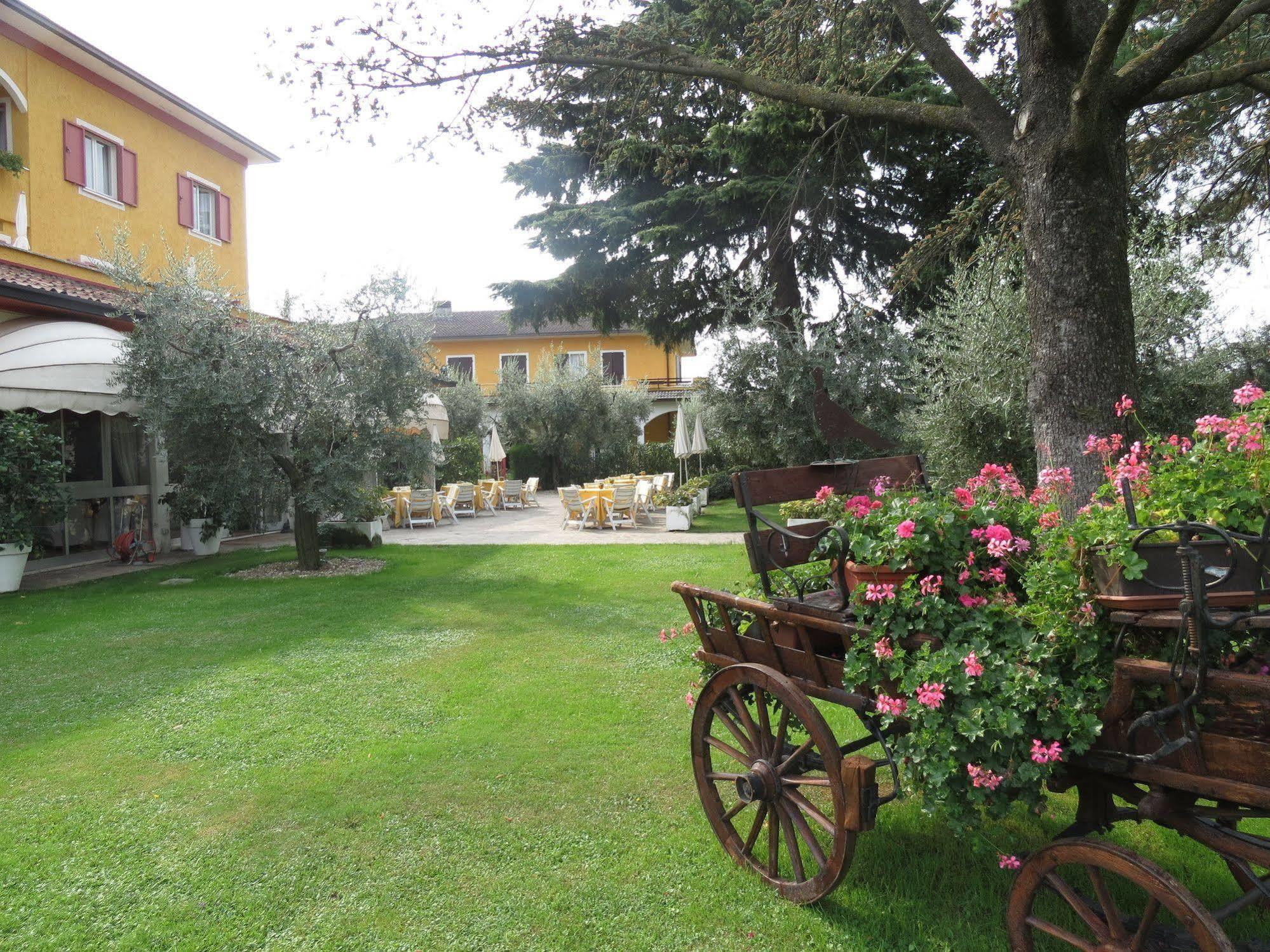La Quiete Park Hotel Манерба-дель-Гарда Экстерьер фото